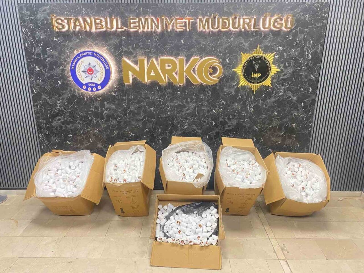 Tuzla’da 2 ikamet ve 1 araca yönelik düzenlenen uyuşturucu operasyonunda