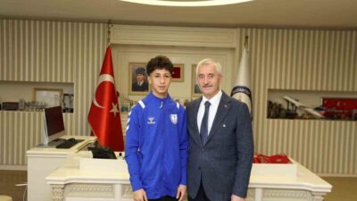 Şahinbey Belediye Spor Kulübü Güreş Takımı sporcularından Muhammed Gölha, Bulgaristan’ın