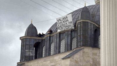 Sivas Merkez Cami Yaptırma ve Yaşatma Derneği tarafından yapımı süren