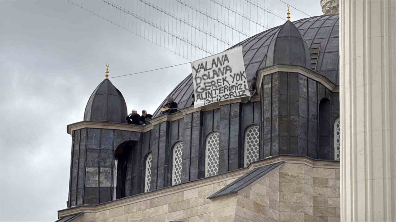 Sivas Merkez Cami Yaptırma ve Yaşatma Derneği tarafından yapımı süren