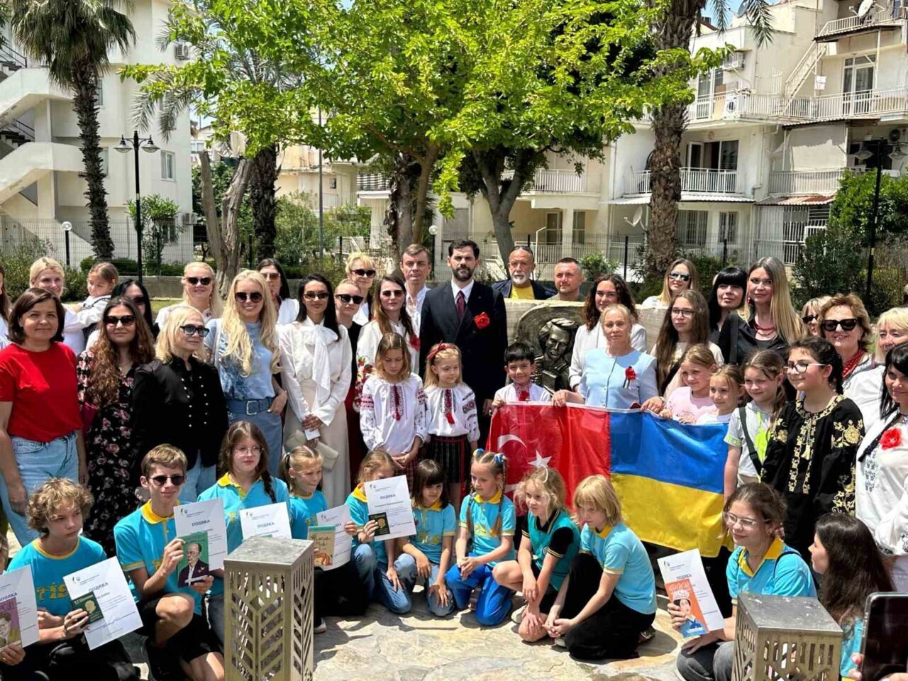 Antalya’da Ukrayna Kültür Parkı, kapsamlı yenileme çalışmalarının ardından düzenlenen törenle
