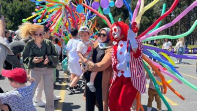 Ümraniye Millet Bahçesi’nde düzenlenen 5. Geleneksel Çocuk Festivali’nde çocuklar; oyun