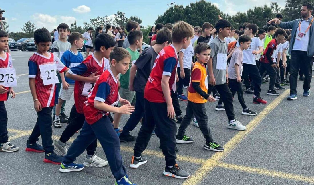 Ümraniye’de gerçekleştirilen kros yarışlarında ilkokul, ortaokul ve lise öğrencileri parkurda