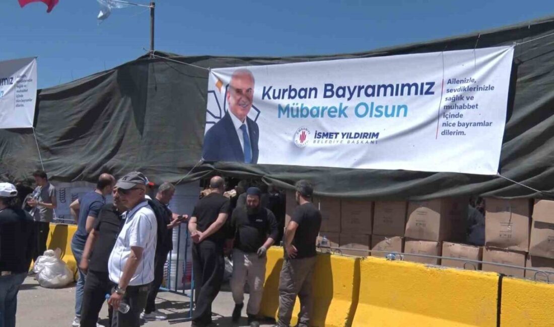 Ümraniye’de Kurban Bayramı’nın ilk gününde kurban kesim işlemleri, belediye tarafından