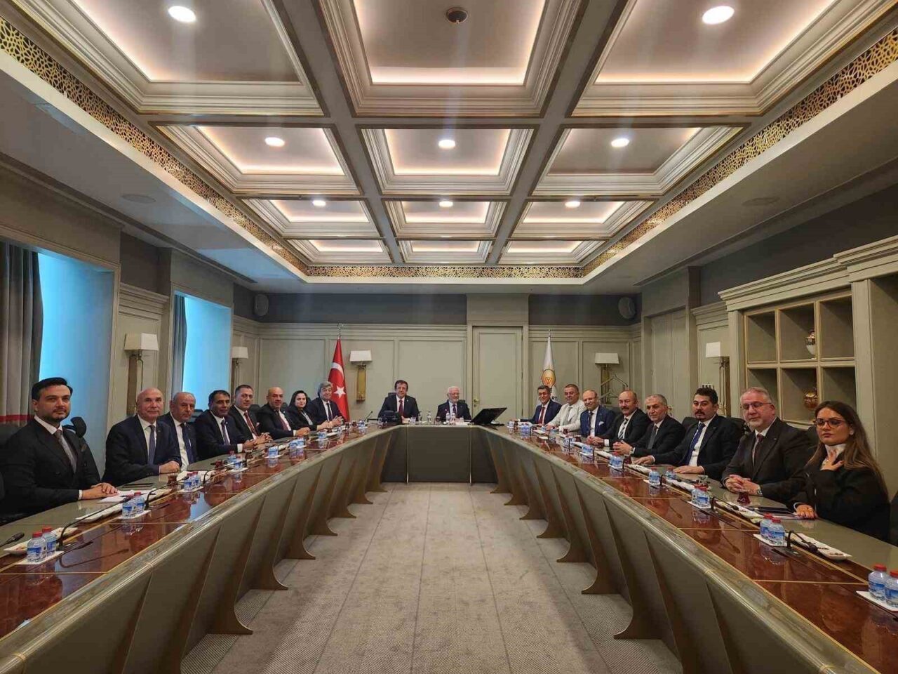 Uluslararası Nakliyeciler Derneği (UND), lojistik sektörünün önündeki engelleri kaldırmak ve
