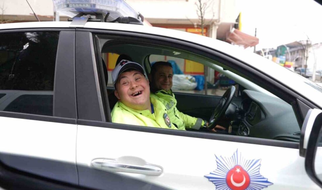Düzce’de down sendromlu Oğuz Kaan’ın hayali gerçek oldu. Polis üniforması