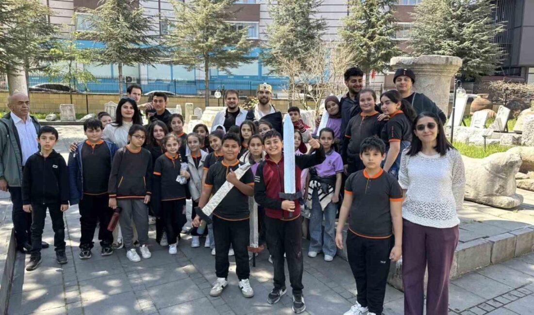 Kastamonu Üniversitesi Sivil Havacılık Yüksekokulu Havacılık Yönetimi öğrencileri tarafından sergilenen