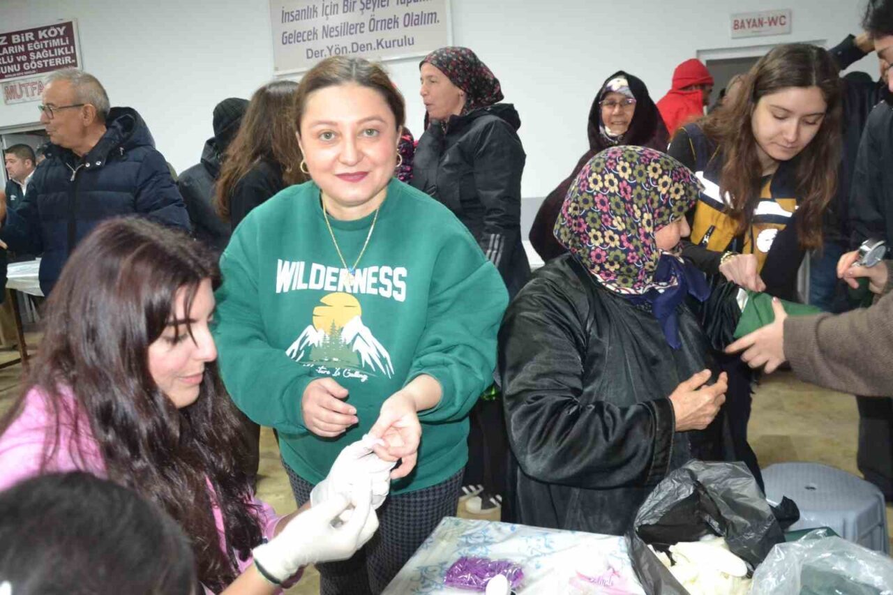 Balıkesir Üniversitesi öğrencileri, Balya ilçesine bağlı Kayalar Mahallesi’nde sağlık taraması