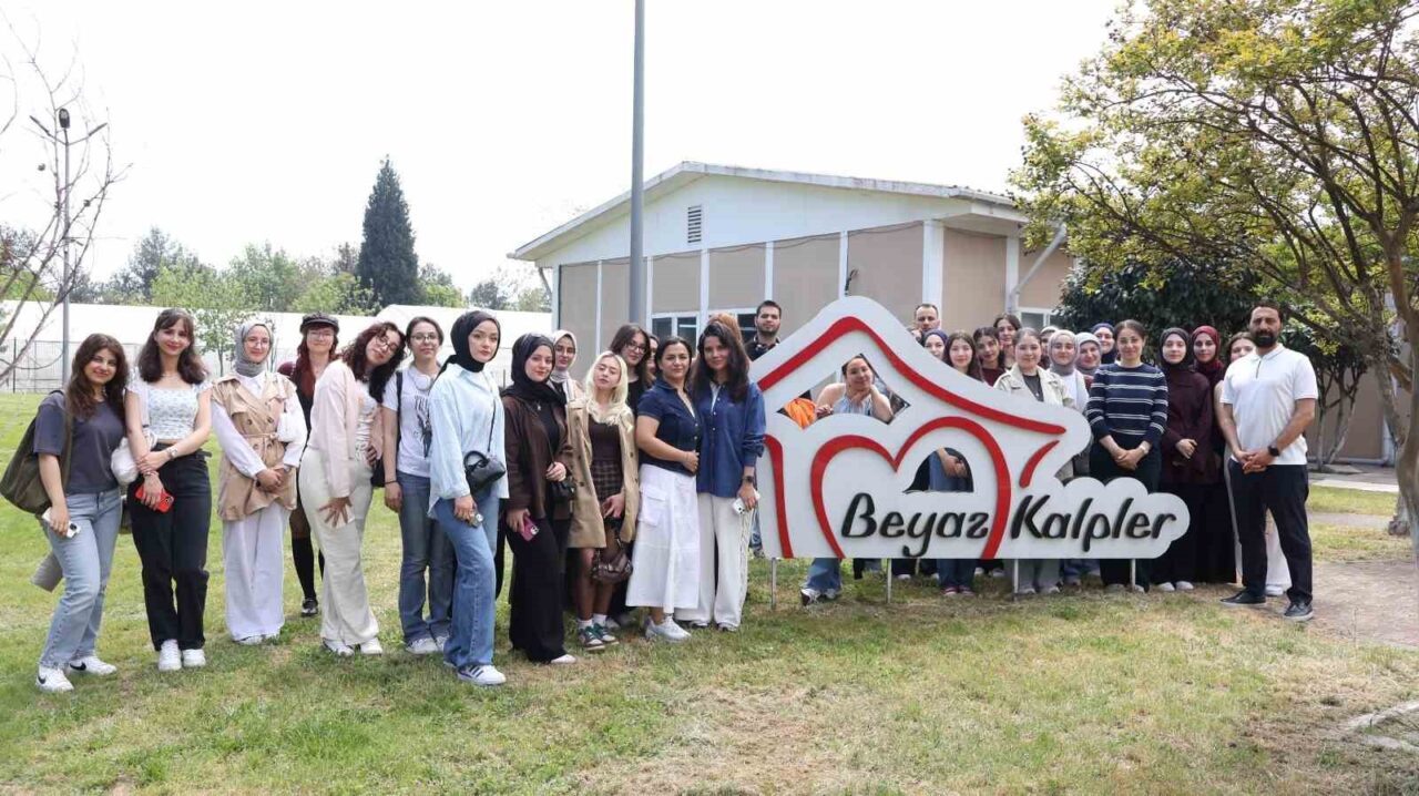 Kocaeli’de üniversite öğrencileri, Beyaz Kalpler Eğitim ve Gelişim Merkezi’nde işlenen