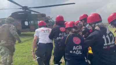 Amasya’da düzenlenen UMKE tatbikatında paramedik eğitimi alan üniversite öğrencileri, felaketlerde