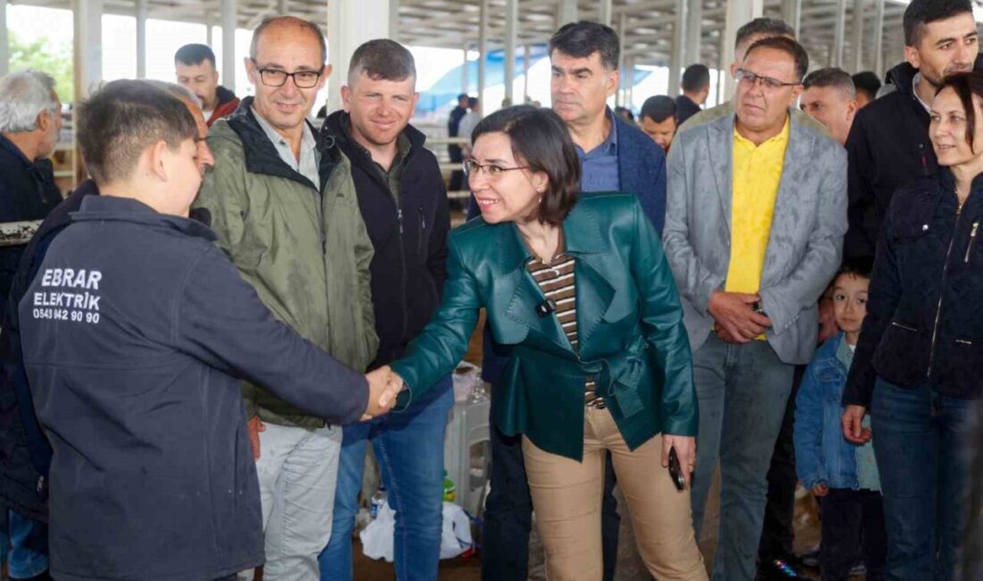 Uşak Belediye Başkan Vekili Hatice Terekeci Özkan, belediye başkan yardımcıları