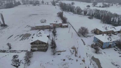 Uşak’ta hava sıcaklıklarının mevsim normalin altına düşmesiyle birlikte yüksek kesimlerde