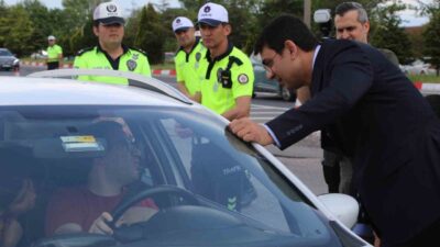 Uşak Valisi Serdar Kartal, Ankara-Uşak kara yolunda bulunan Şehit Abdullah