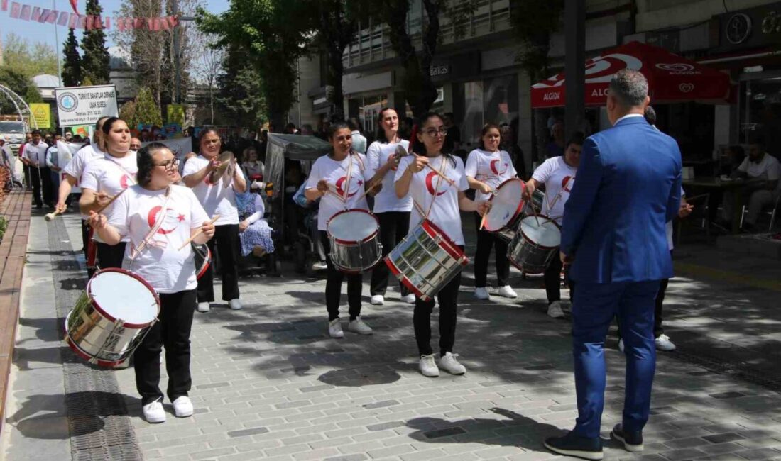 Uşak’ta 10-16 Mayıs Dünya Engelliler Haftası nedeniyle farkındalık yürüyüşü gerçekleştirildi.