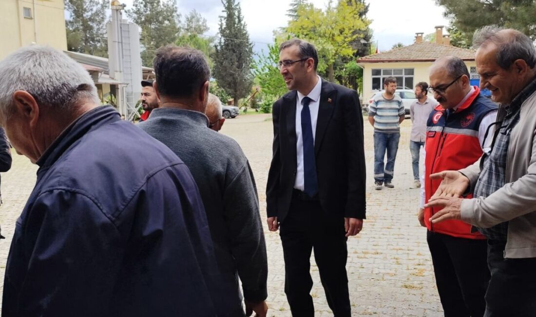 Uşak İl Tarım ve Orman Müdürü Serkan Bilir, beraberindeki heyetle