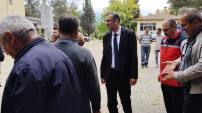 Uşak İl Tarım ve Orman Müdürü Serkan Bilir, beraberindeki heyetle