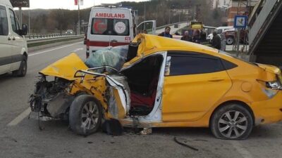 Samsun’un Havza ilçesinde direksiyon hakimiyetini kaybettiği otomobili ile üst geçit