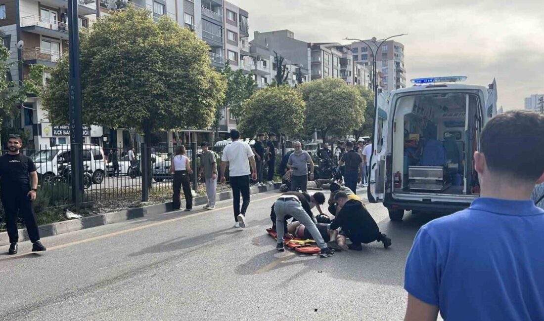Manisa’nın Yunusemre ilçesinde üst geçitte asansörde mahsur kalan vatandaşı kurtarma
