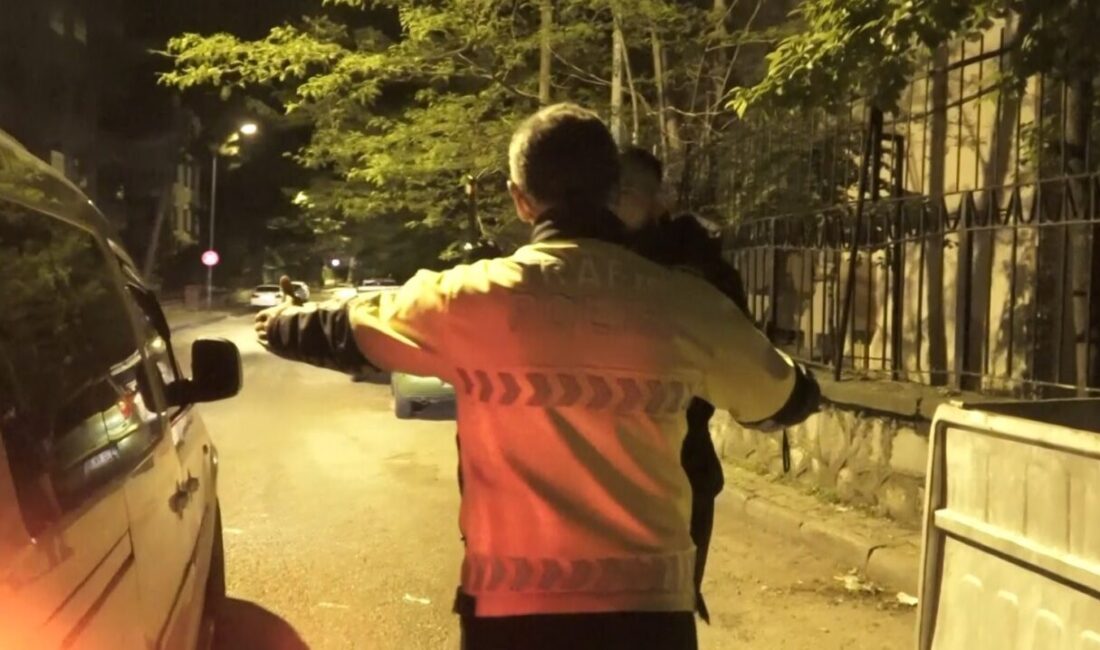 Isparta’da gece saatlerinde yapılan alkol denetiminde durdurulan bir aracın yolcusu,