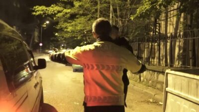 Isparta’da gece saatlerinde yapılan alkol denetiminde durdurulan bir aracın yolcusu,
