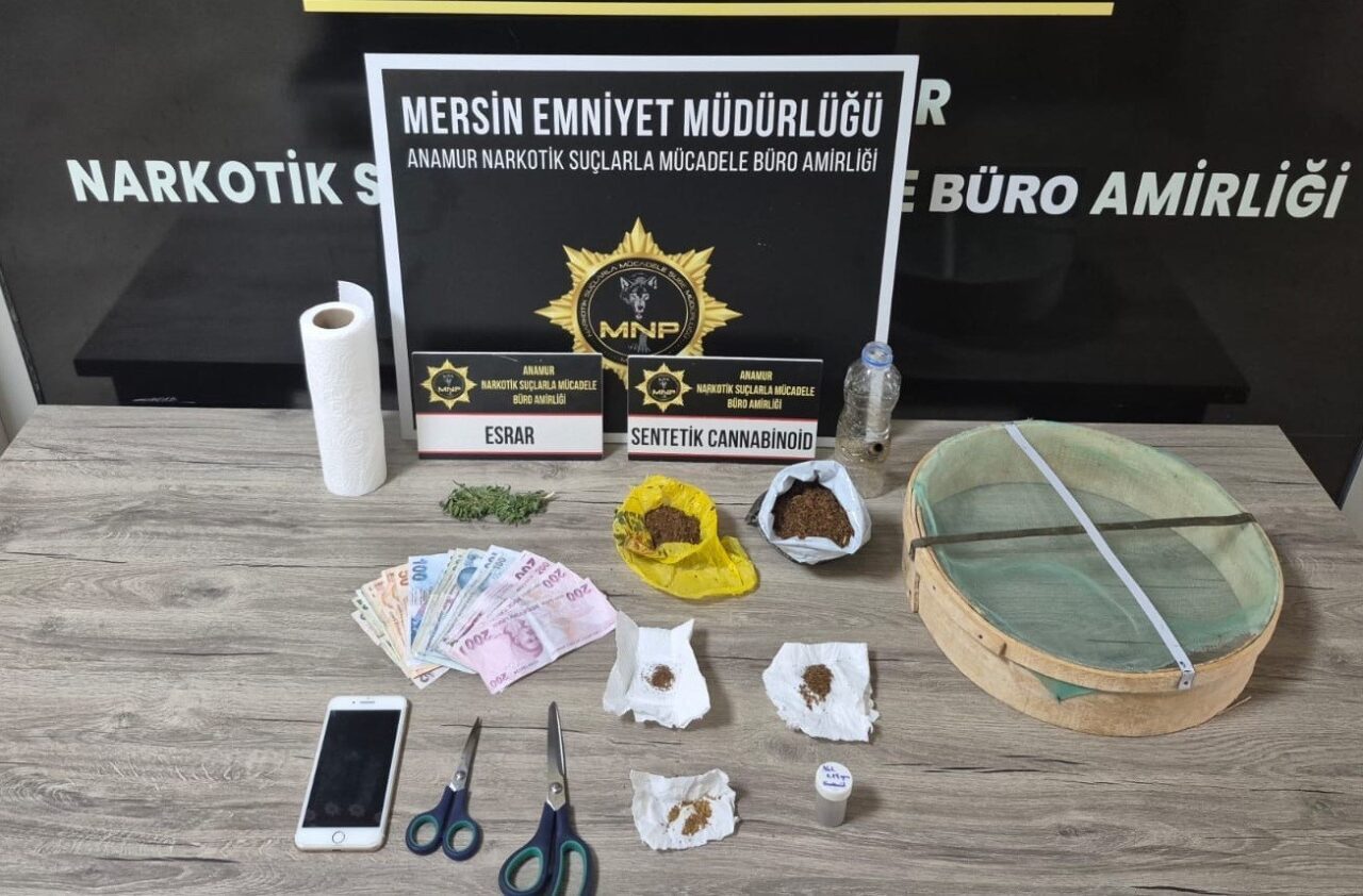 Mersin’in Anamur ilçesinde uyuşturucu madde ticareti yapan şüpheli yakalanıp tutuklandı.
