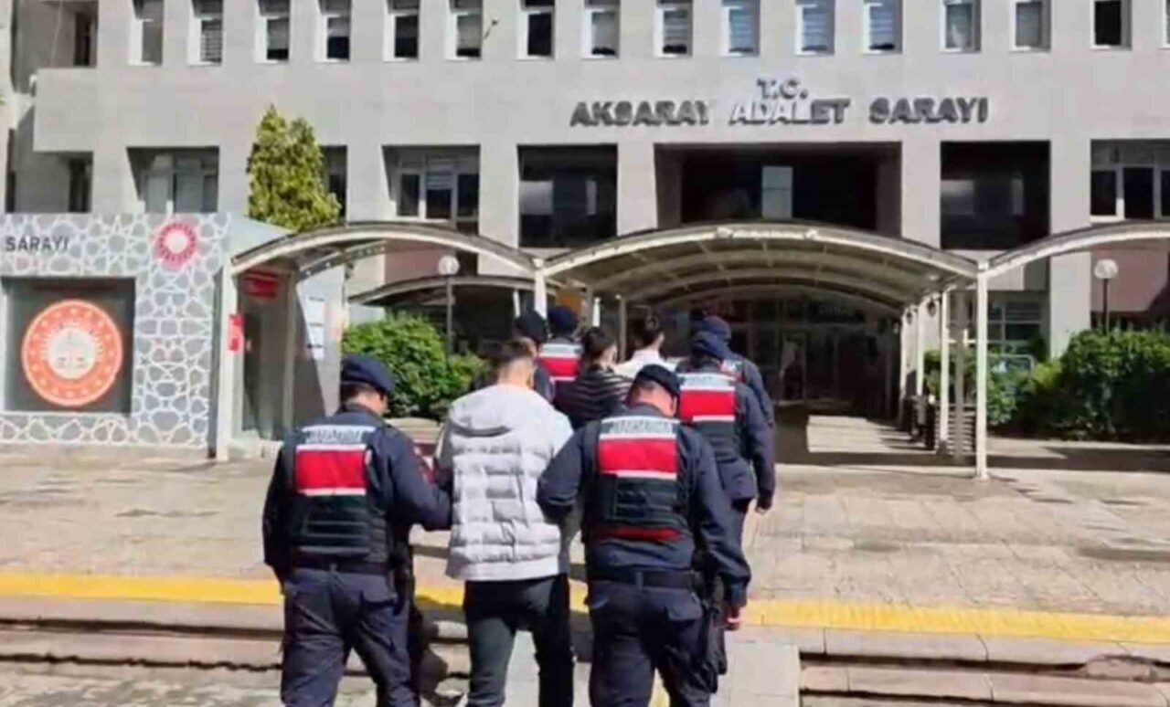 Aksaray’a Adana’dan uyuşturucu getiren şahıslar jandarmanın operasyonuyla binlerce uyuşturucu hap