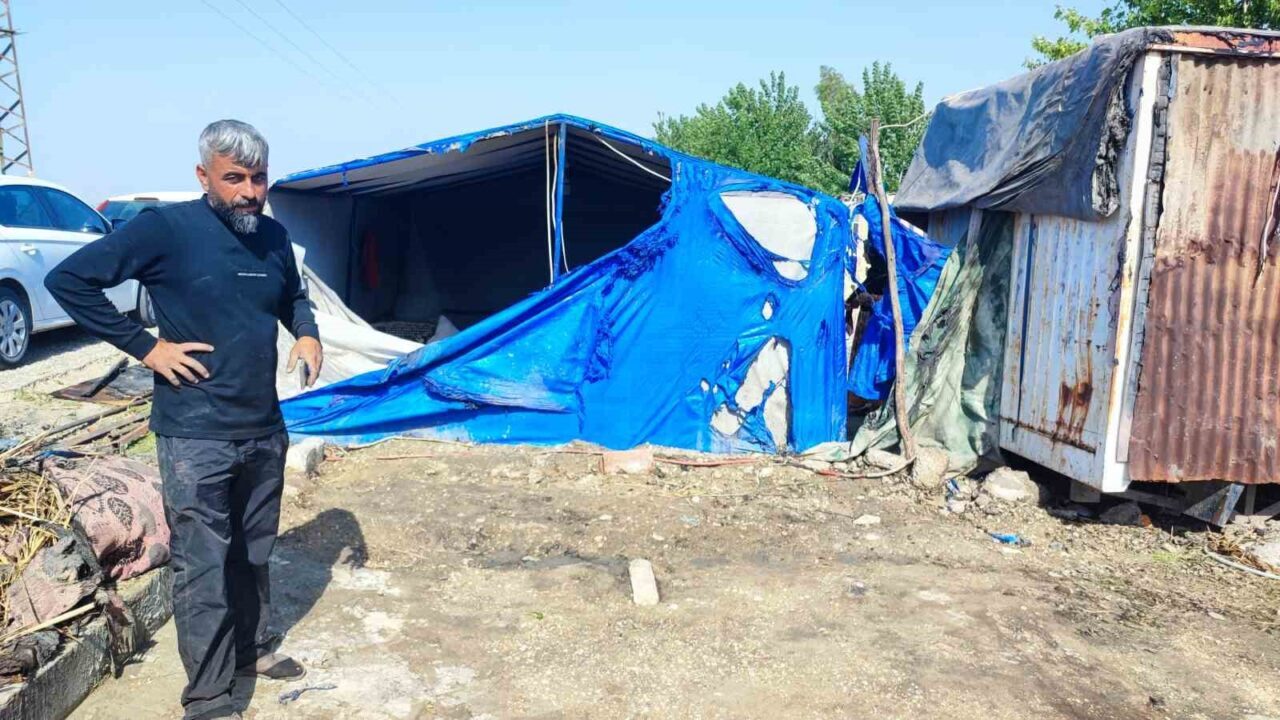 Adana’da elektrik kablolarından çıktığı öne sürülen yangında 3 konteyner ile