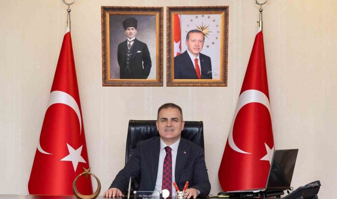 Muğla Valisi Dr. İdris Akbıyık, bağımsızlık meşalesinin yakıldığı 19 Mayıs