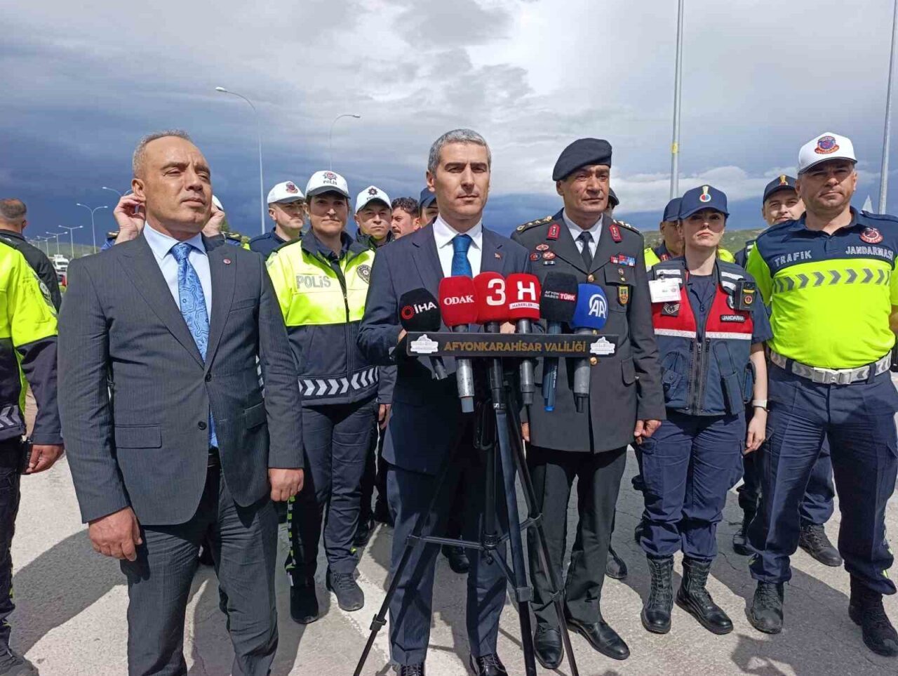 Afyonkarahisar Valisi Dr. Naci Aktaş, bayram tatili boyunca kentten 5