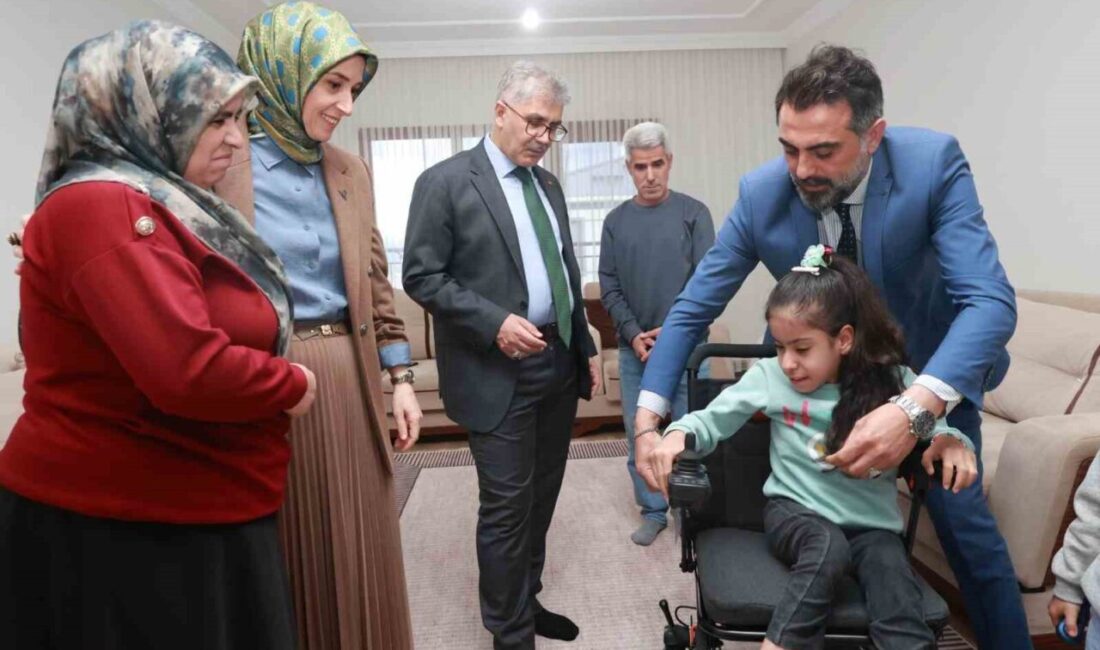 Ayrık omurga hastası ve yüzde 90 fiziksel engelli 10 yaşındaki