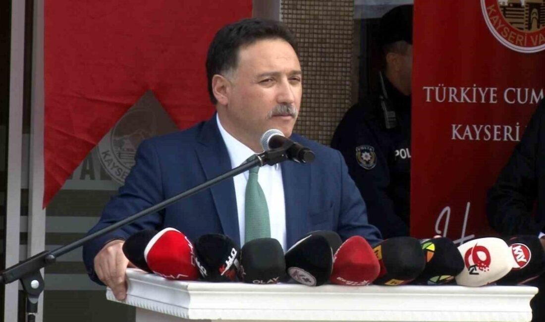 Kayseri Valiliği tarafından düzenlenen bayramlaşma programında protokol üyeleri bir araya