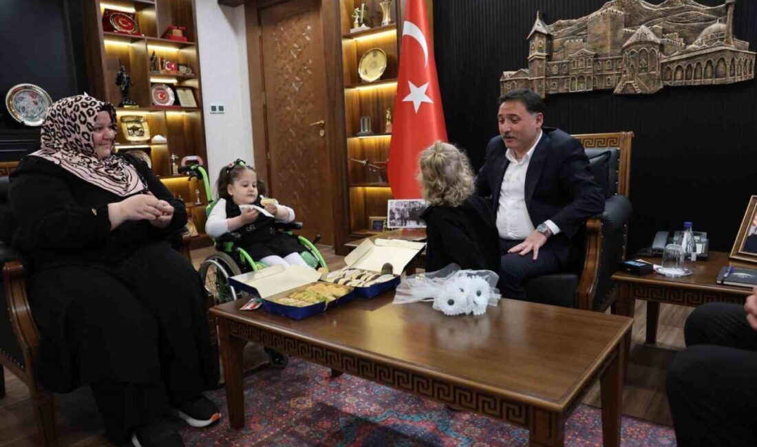 Kayseri Valisi Gökmen Çiçek, geçtiğimiz hafta Anadolu Sosyal Sorumluluk Derneği’nde