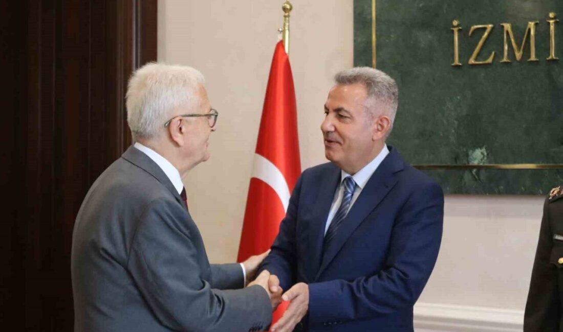 İzmir Valisi Dr. Süleyman Elban, bayram dolayısıyla düzenlenen törende il