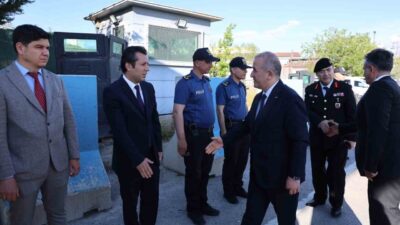 Elazığ Valisi Numan Hatipoğlu, arife günü görevi başındaki polis ve