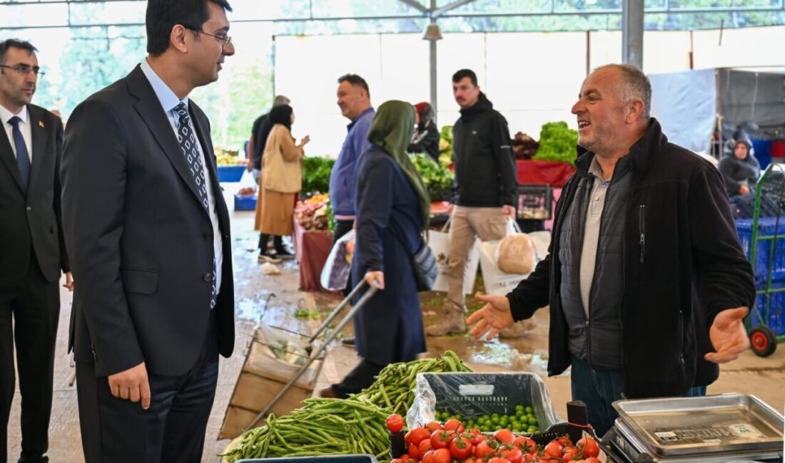 Uşak Valisi Serdar Kartal, Sigorta Semt Pazarını ziyaret ederek üreticiler,