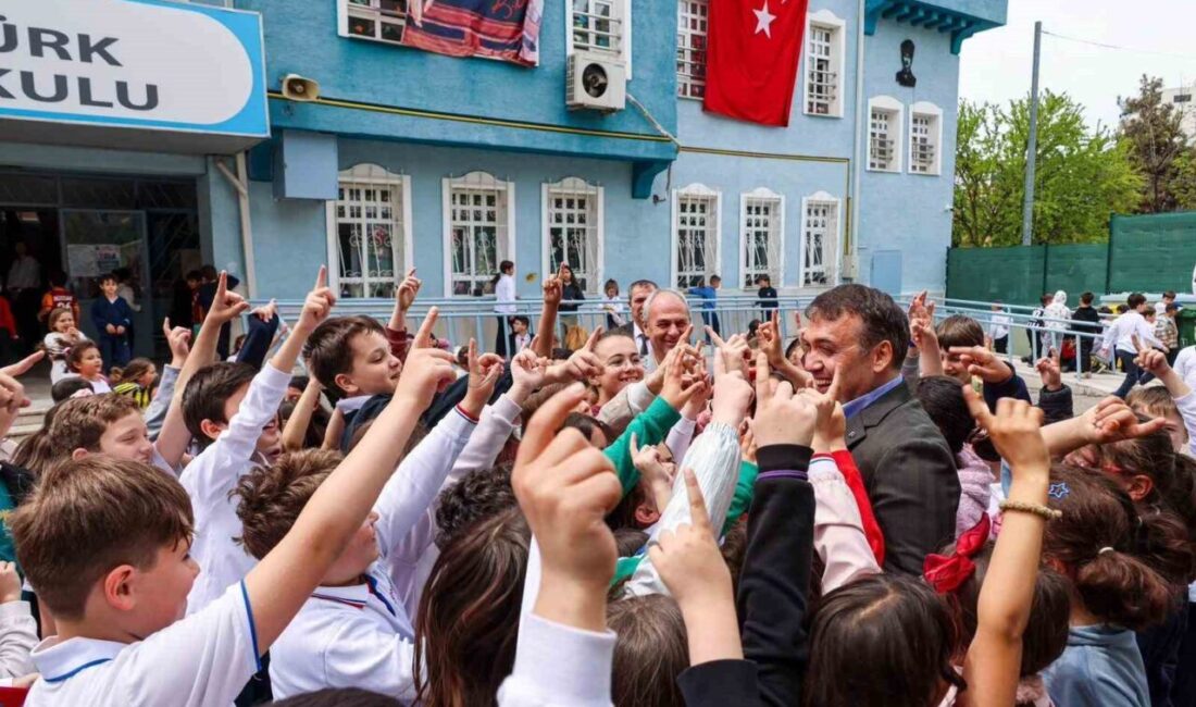 Bilecik Valisi Faik Oktay Sözer, Atatürk İlkokulu’nda öğrencilerle bir araya