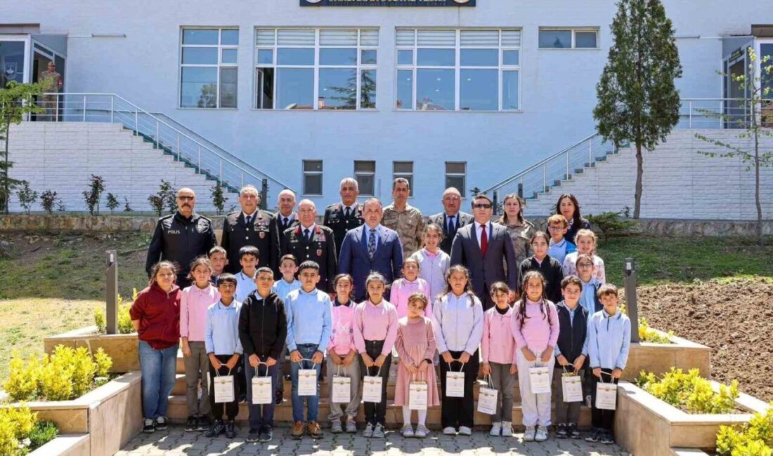 Bilecik Valisi Faik Oktay Sözer, öğrencilerle bir araya geldi. Bilecik