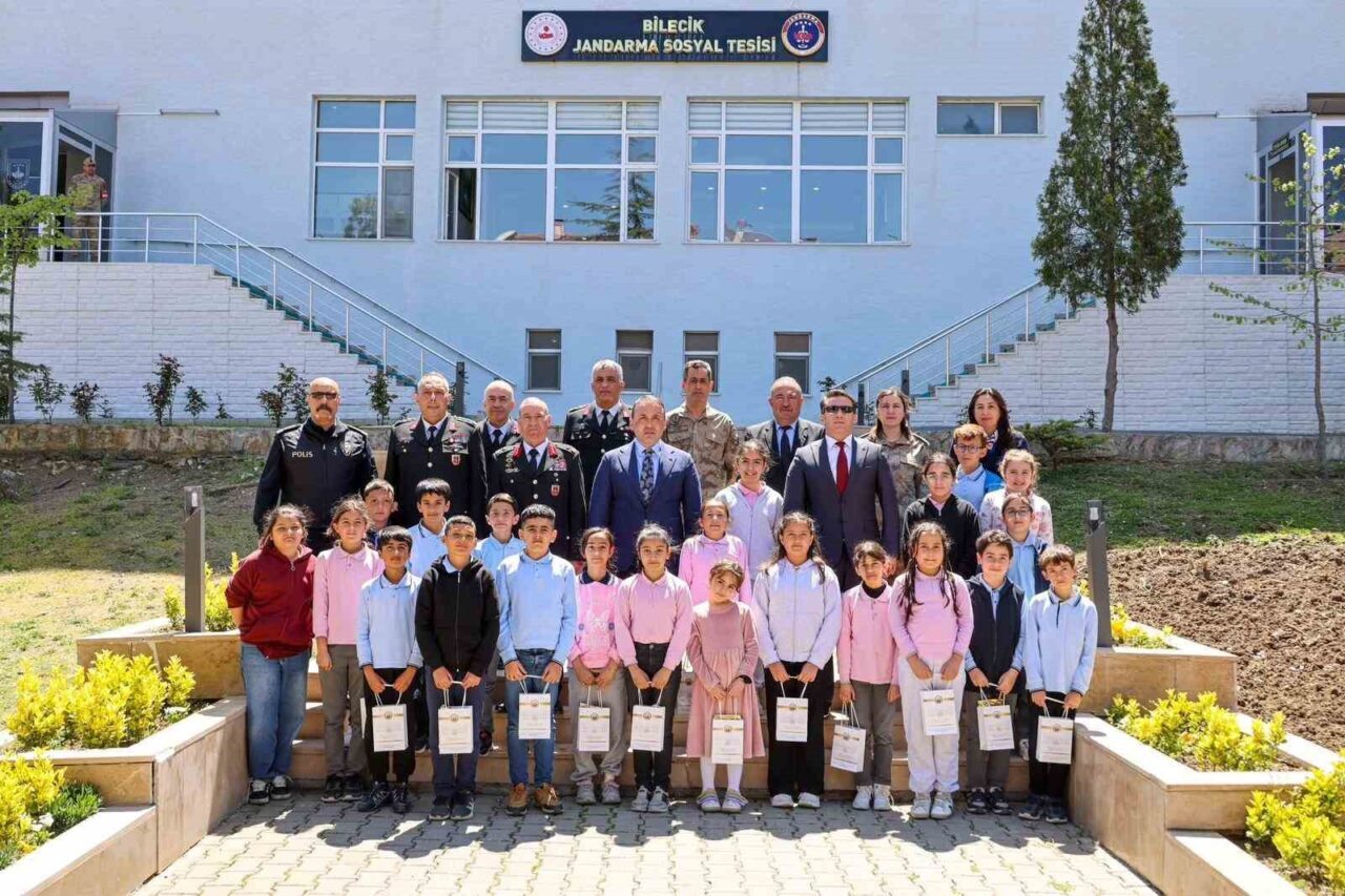Bilecik Valisi Faik Oktay Sözer, öğrencilerle bir araya geldi. Bilecik