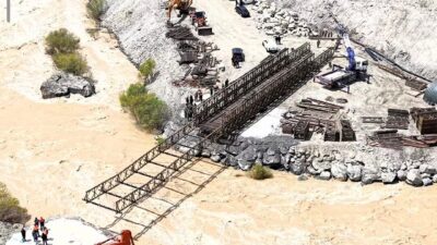 Hakkari-Van kara yolunda meydana gelen heyelan sonrasında bölgede Türk Silahlı