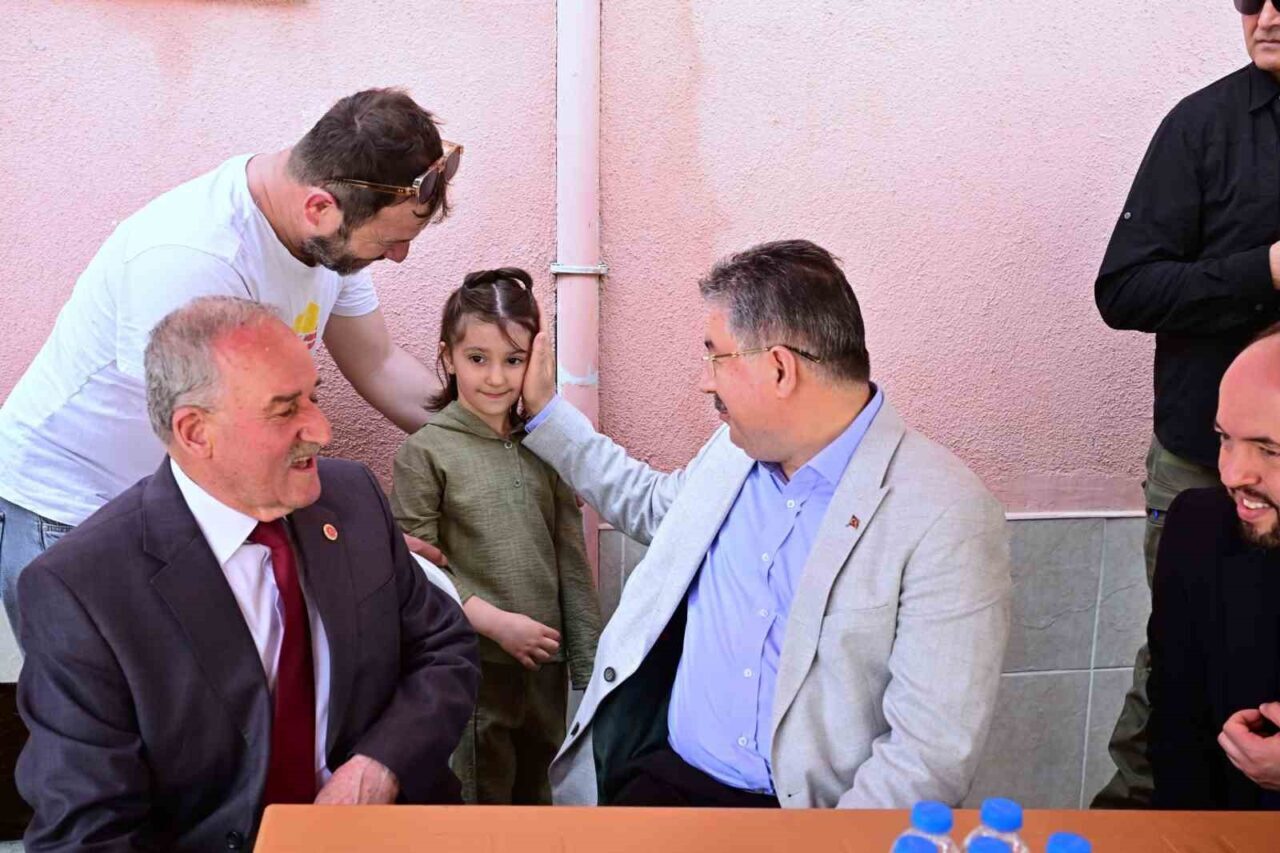Eskişehir Valisi Erdinç Yılmaz, Sazova Mahallesi’nde bu yıl 10’uncusu düzenlenen