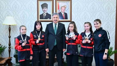 Eskişehir Valisi Dr. Erdinç Yılmaz, GK Şampiyonlar Spor Kulübü Antrenörü