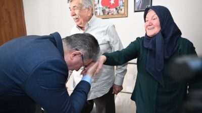 Eskişehir Valisi Erdinç Yılmaz, şehit Hava Teknisyen Astsubay Başçavuş İlyas