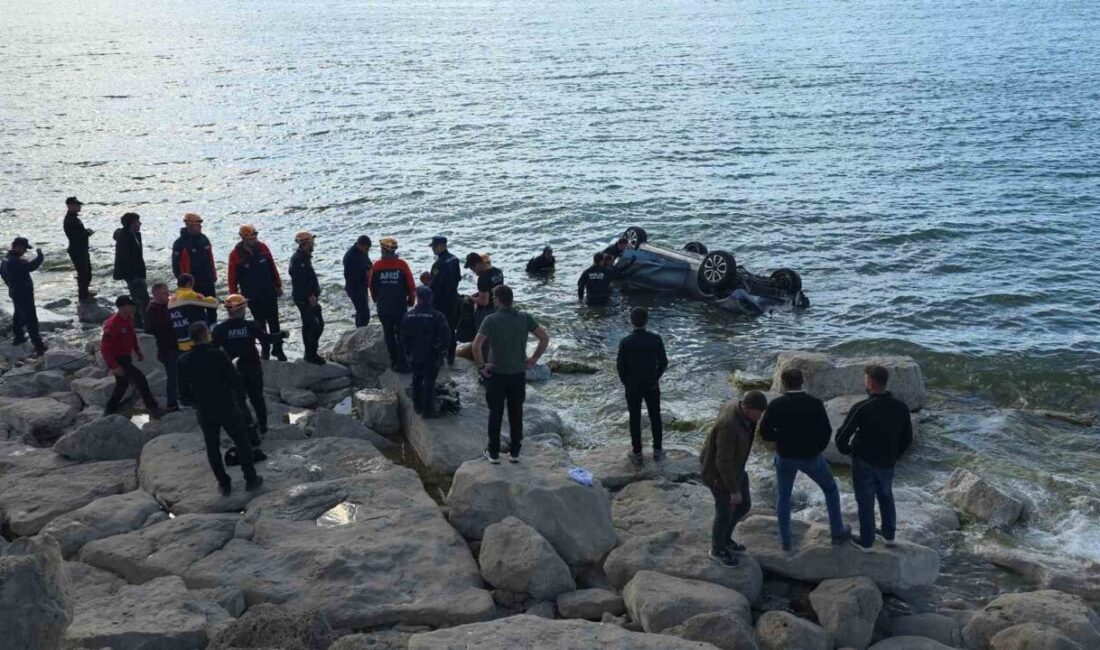 Van’da meydan gelen kazada Van Gölü’ne yuvarlanan otomobildeki 1 kişi