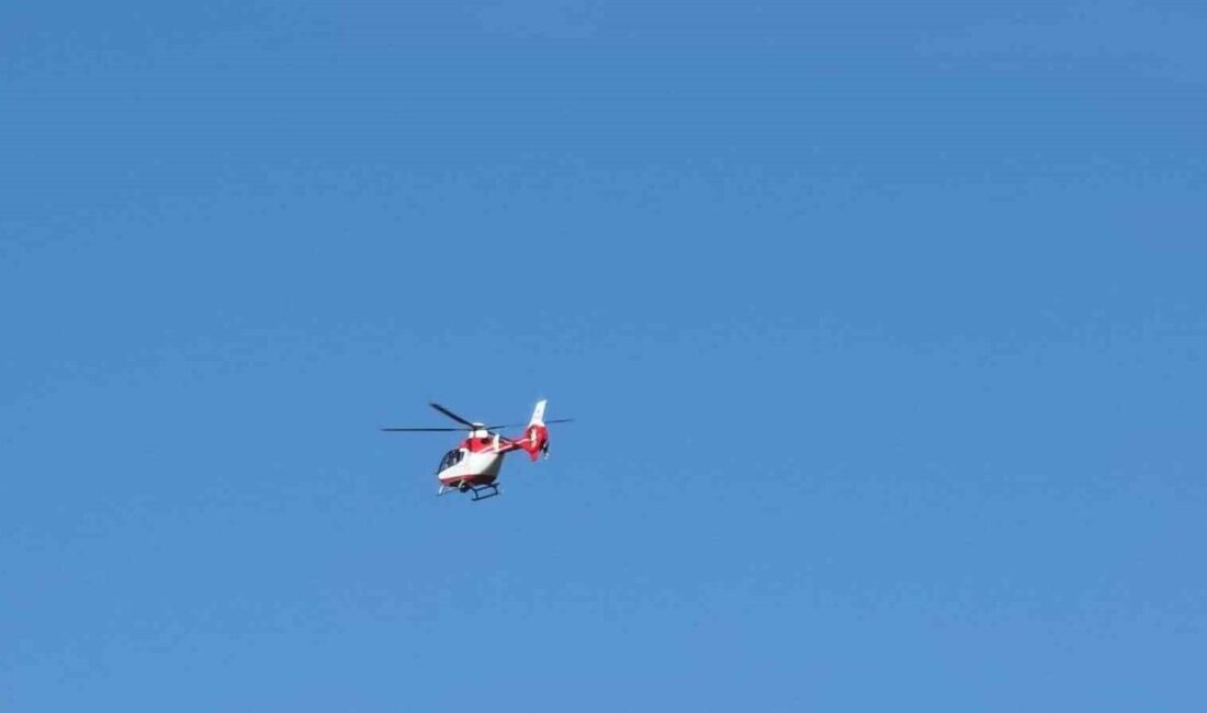 Bahçesaray ilçesinde solunum yetmezliği yaşayan 77 yaşındaki hasta, helikopter ambulansla