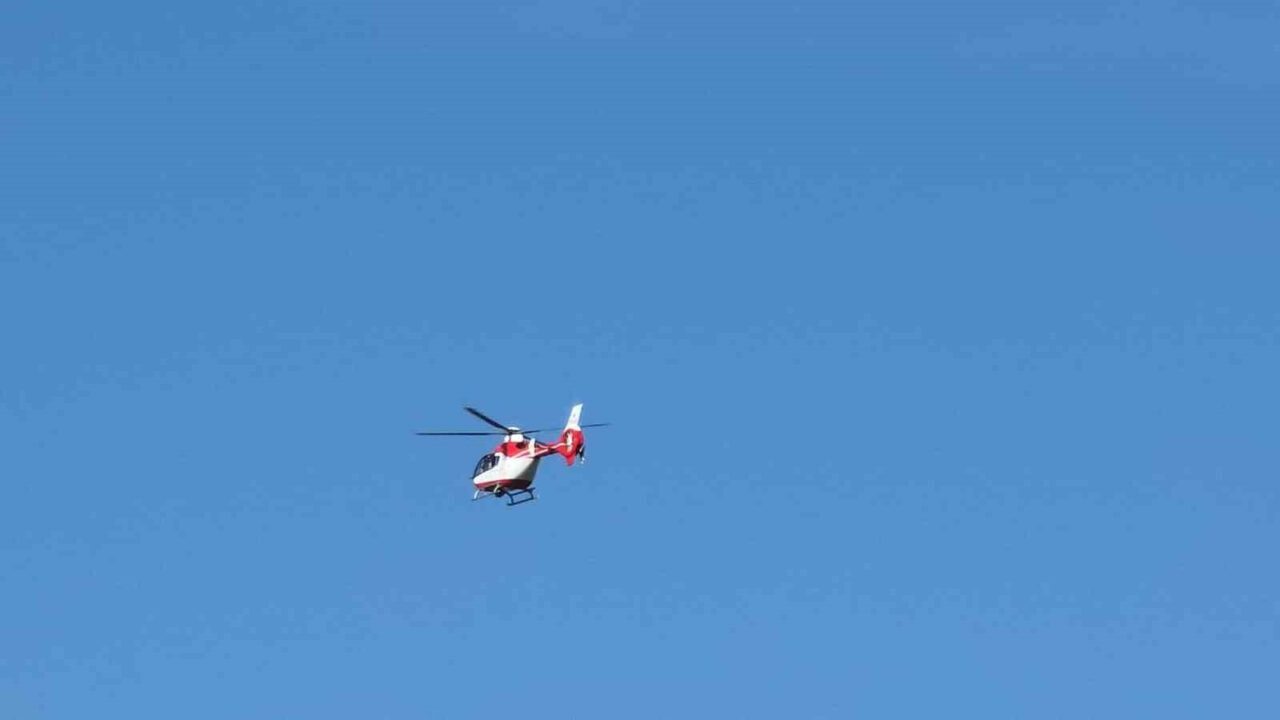 Bahçesaray ilçesinde solunum yetmezliği yaşayan 77 yaşındaki hasta, helikopter ambulansla