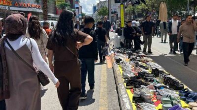 Van’da Kurban Bayramı dolayısıyla çarşı ve pazarlarda kurulan tezgâhlarda renkli