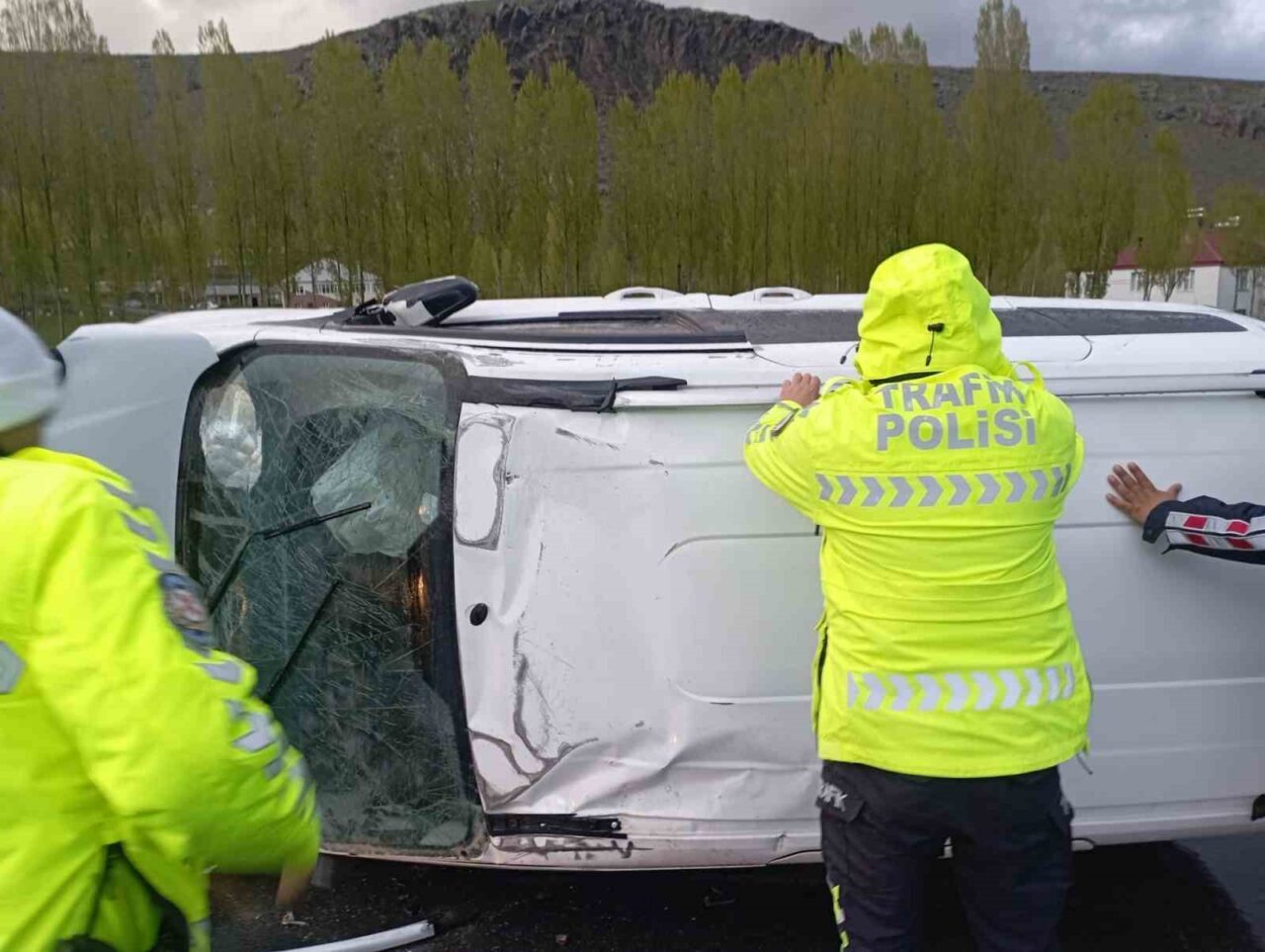 Van’ın Muradiye ilçesinde kontrolden çıkan otomobilin takla atması sonucu 1