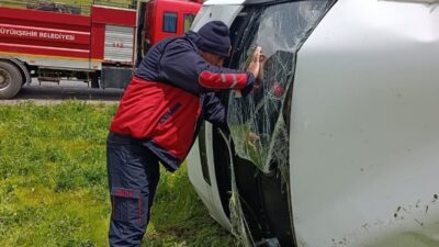 Van’ın Gevaş ilçesinde minibüsün devrilmesi sonucu meydana gelen kazada 2