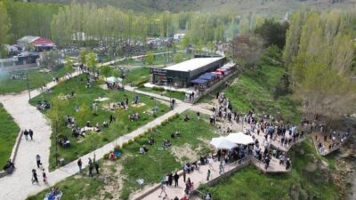 Van’ın gözde doğal güzelliklerinden biri olan Muradiye Şelalesi, bayram tatilinde
