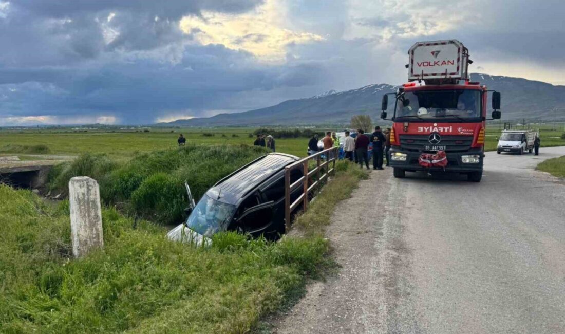 Van’ın Muradiye ilçesinde kamyonetin kanala düşmesi sonucu meydana gelen trafik
